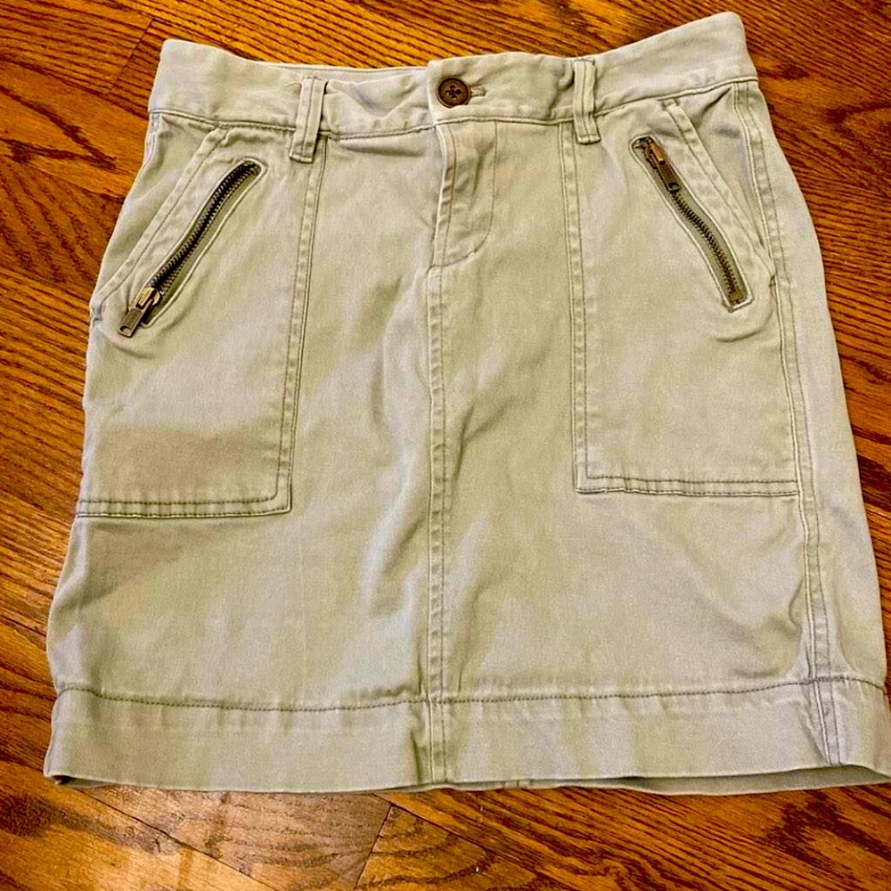 Khaki mini with zip pockets